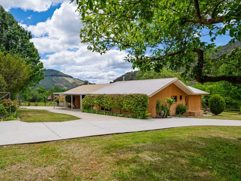 51 Growlers Creek Road, Wandiligong