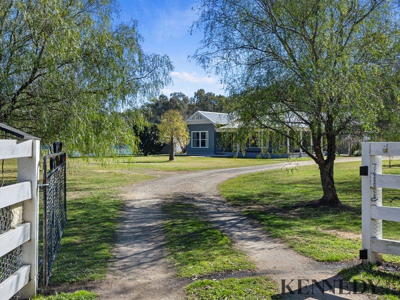 1950 Murray Valley Highway, Boosey