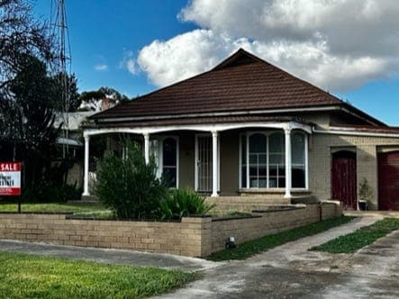 6 Roberts Street