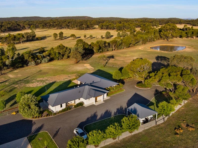 5 Yellow Box Drive, Longlea