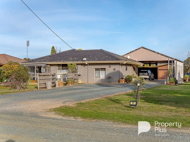 9-11 Clare Avenue, Lockington