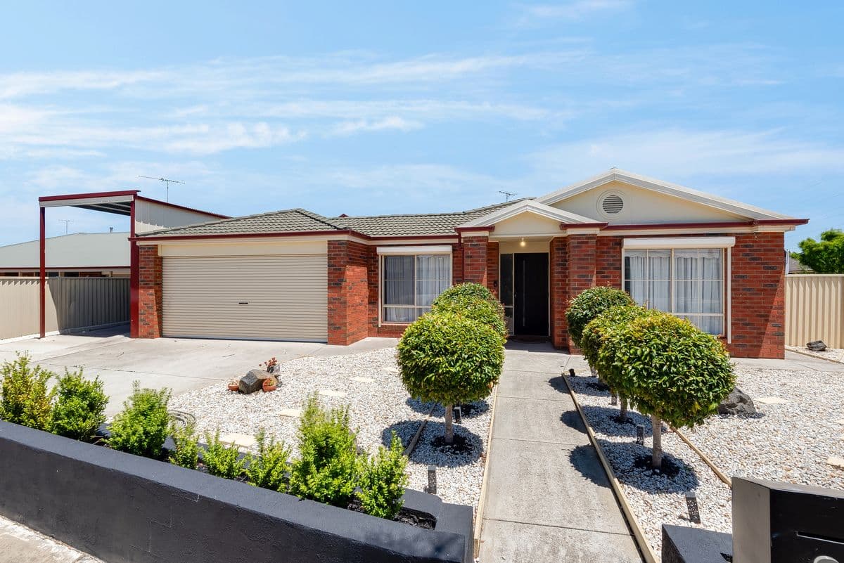 33 Coakley Crescent