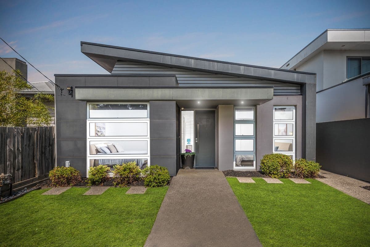 2/224a Verner Street