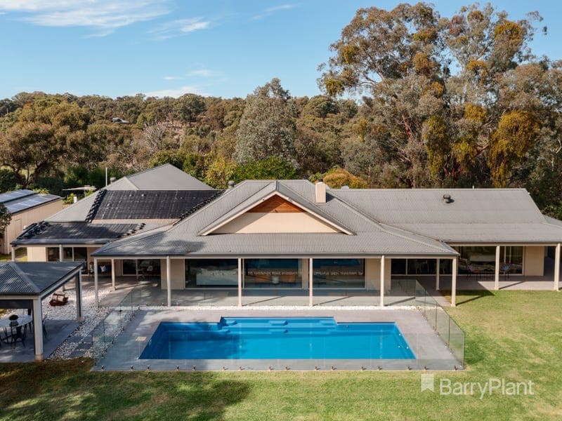 610 Hurstbridge - Arthurs Creek Road
