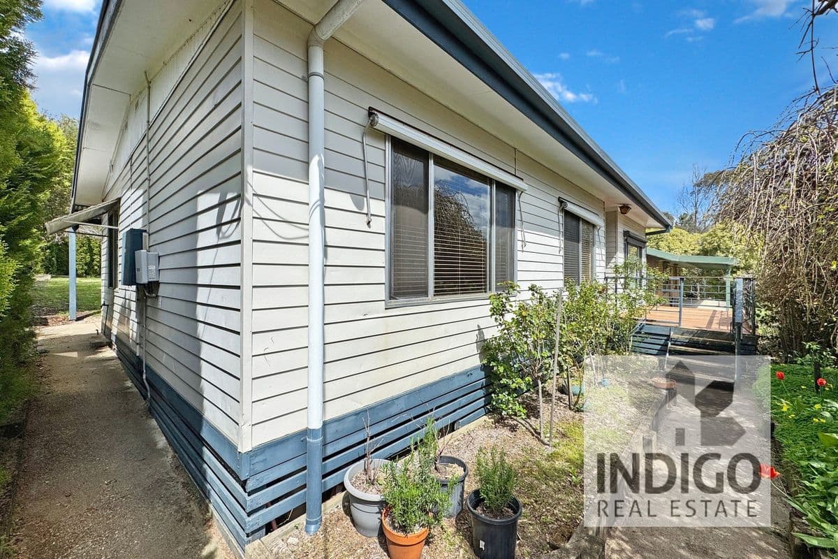 8 Isaacs Avenue