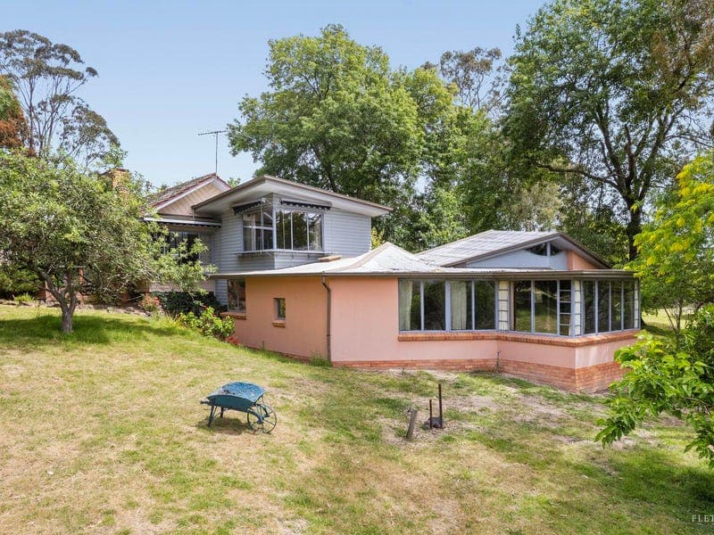 15 Hillcrest Road, Warrandyte South