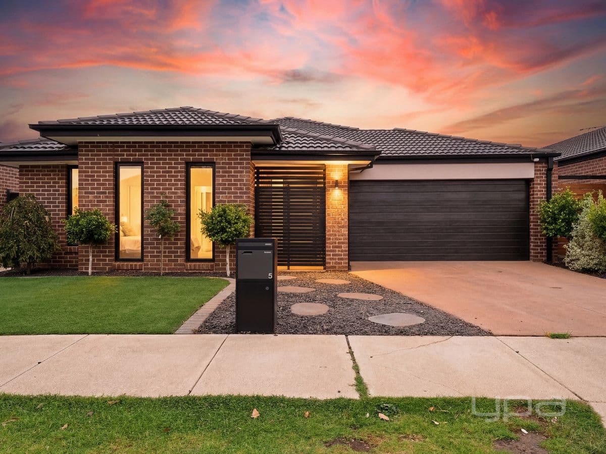 5 MANDURAH CRESCENT