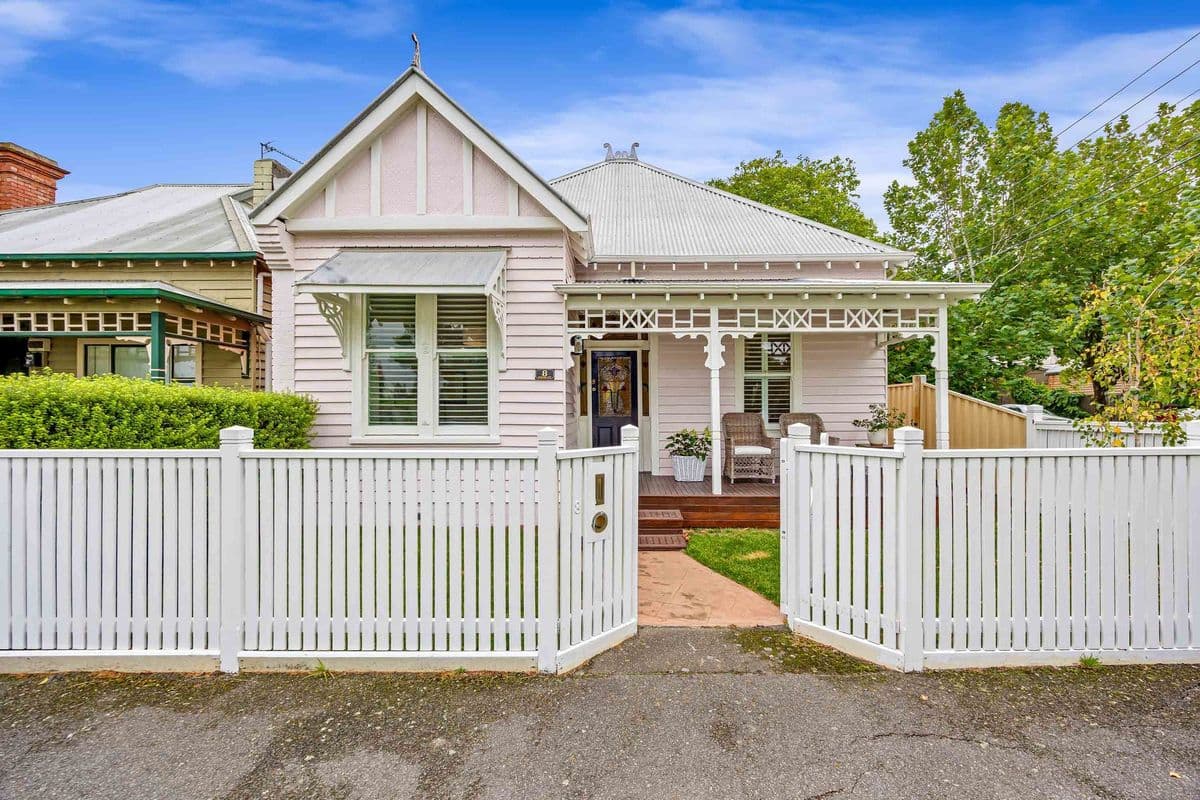 8 Ripon Street South