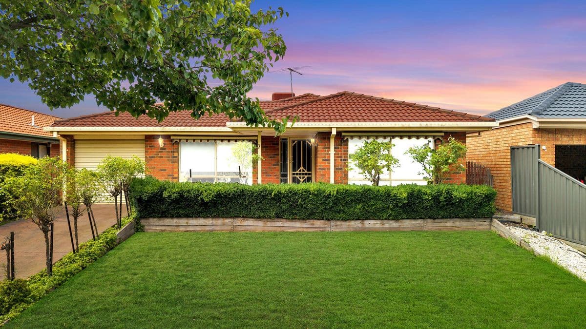7 WOODWORTH COURT
