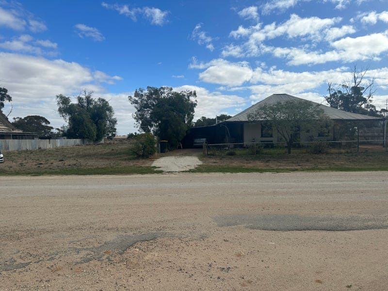 6-8 Bishop Street, Nandaly