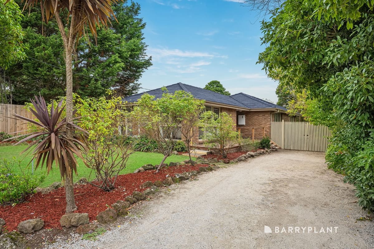 14 JANDEN CLOSE