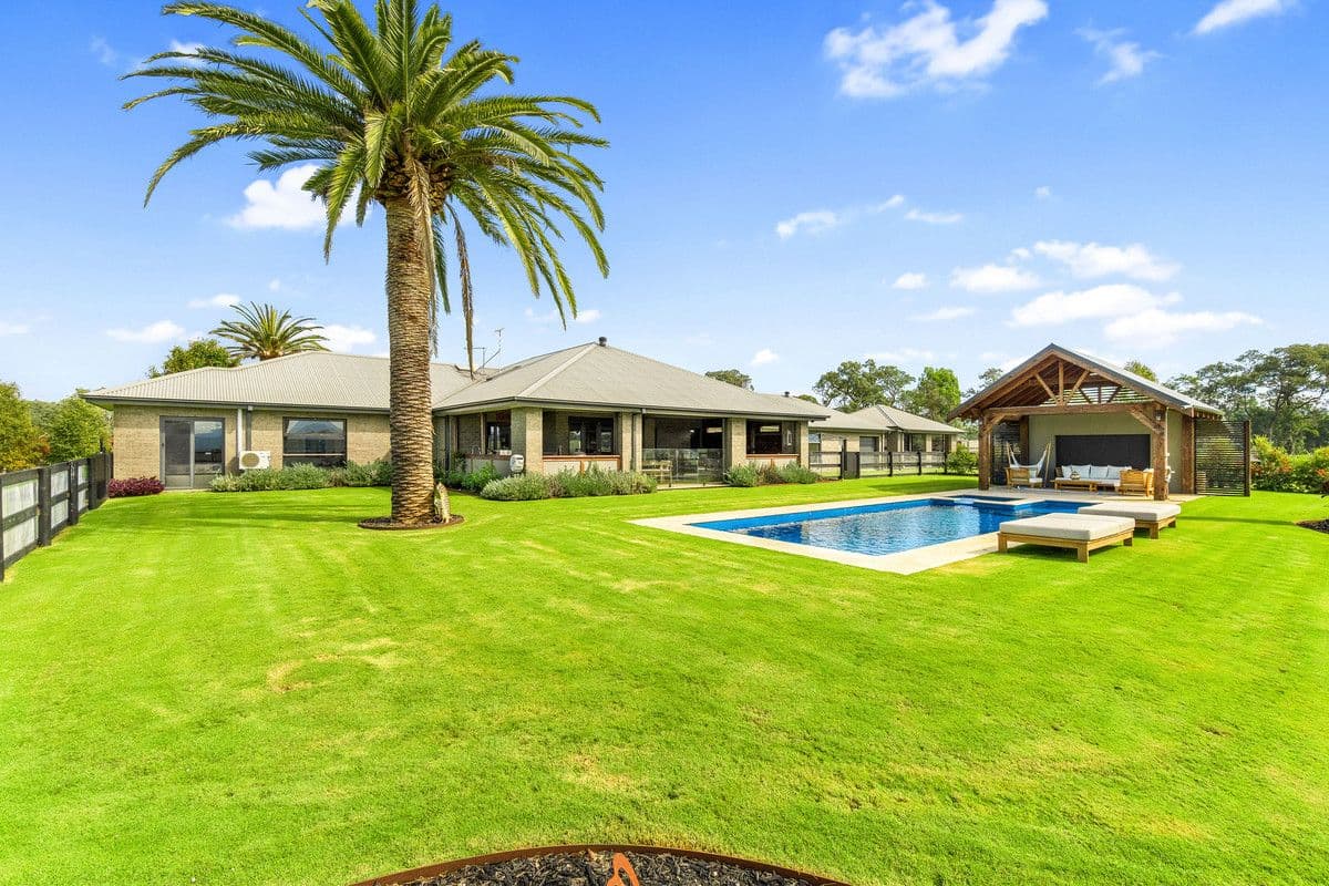490 Seaton-Glenmaggie Road