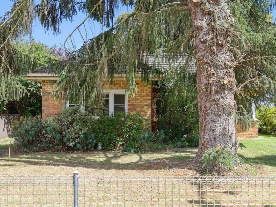 402 Blacks Road