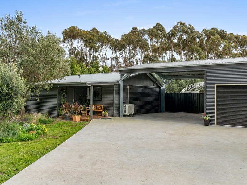 35 New Station Street, Cressy