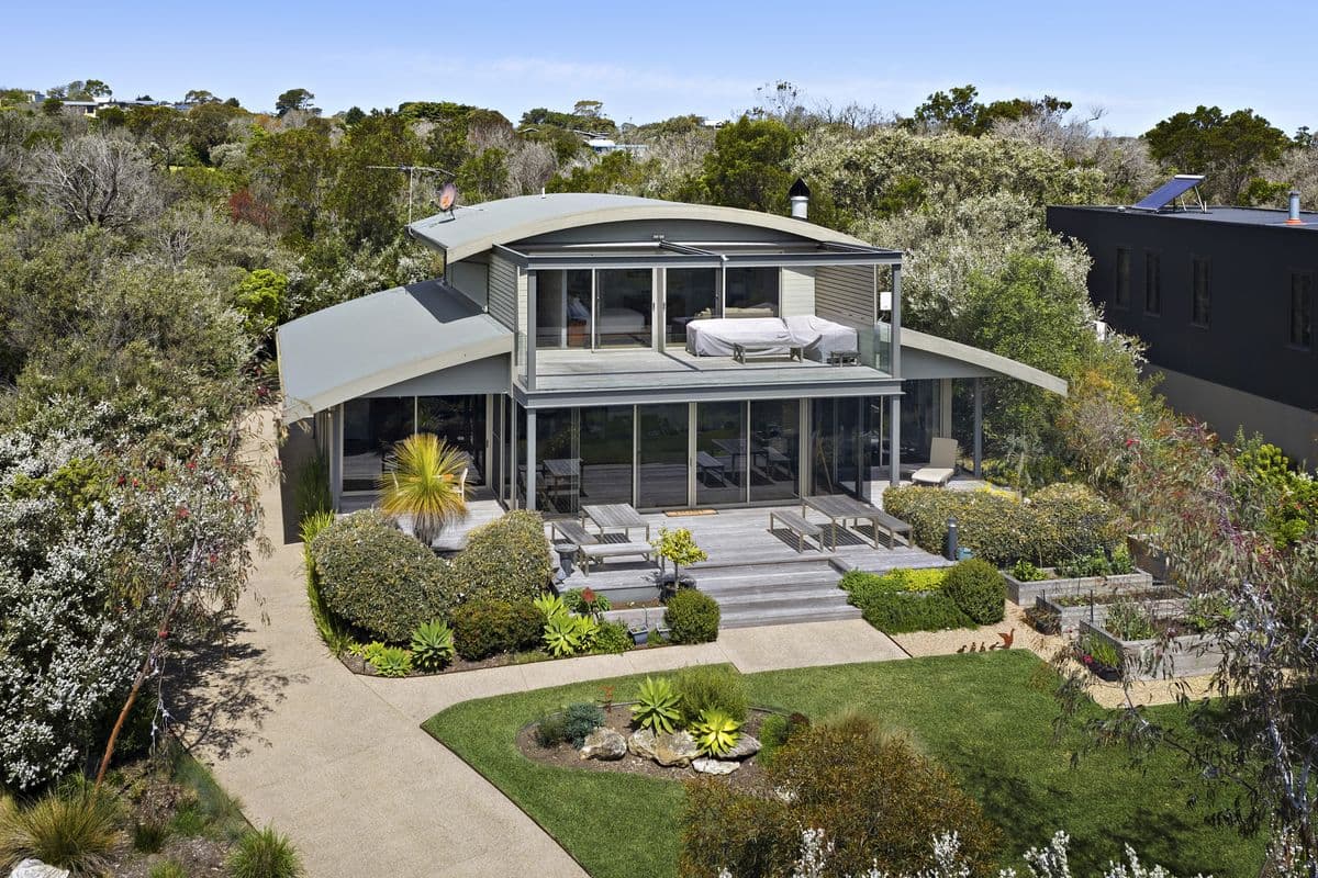 8 CAMPBELL COURT