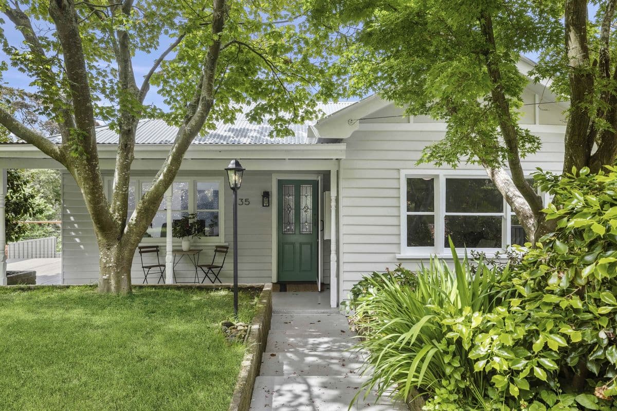 35 Golden Point Road