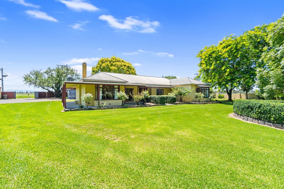 402 Vardys Road