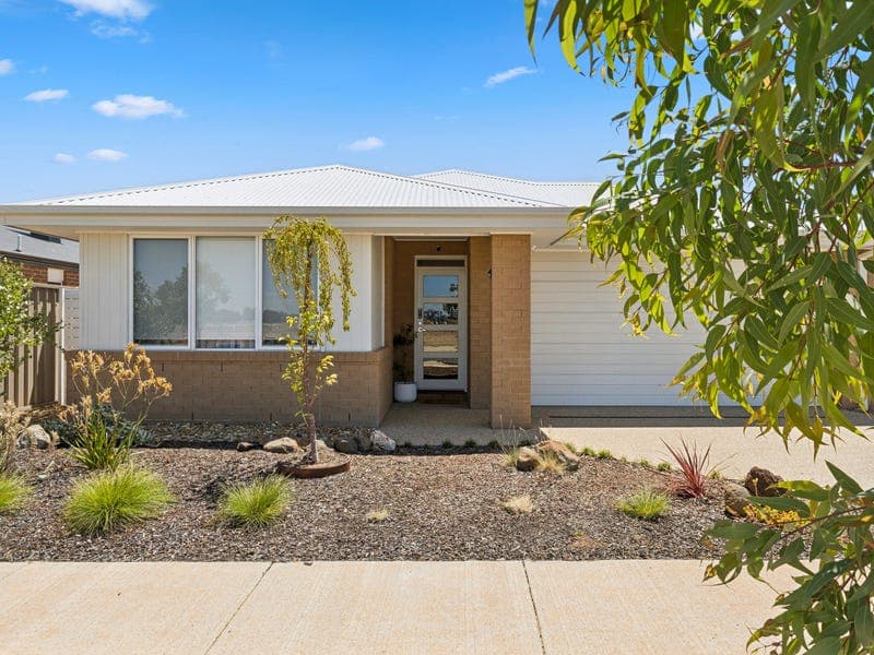 7 Camowen Cresent