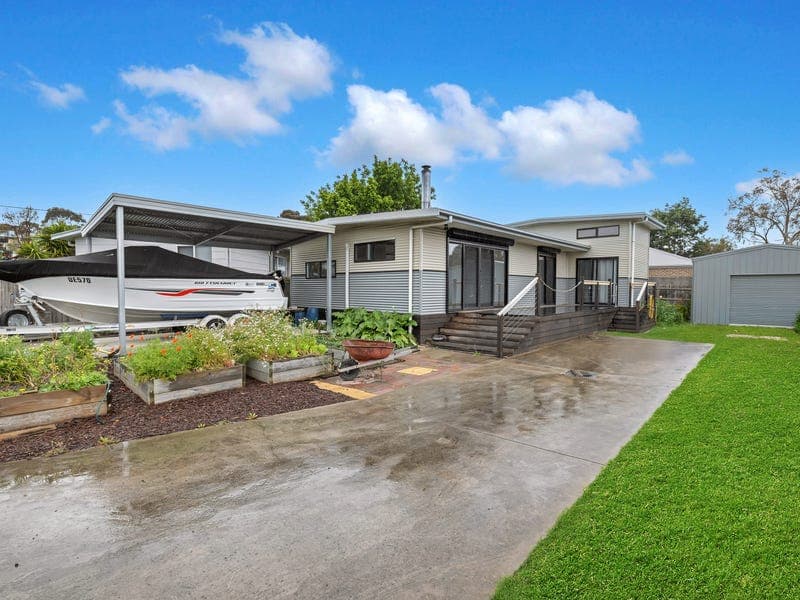 11 Oceanaires Avenue