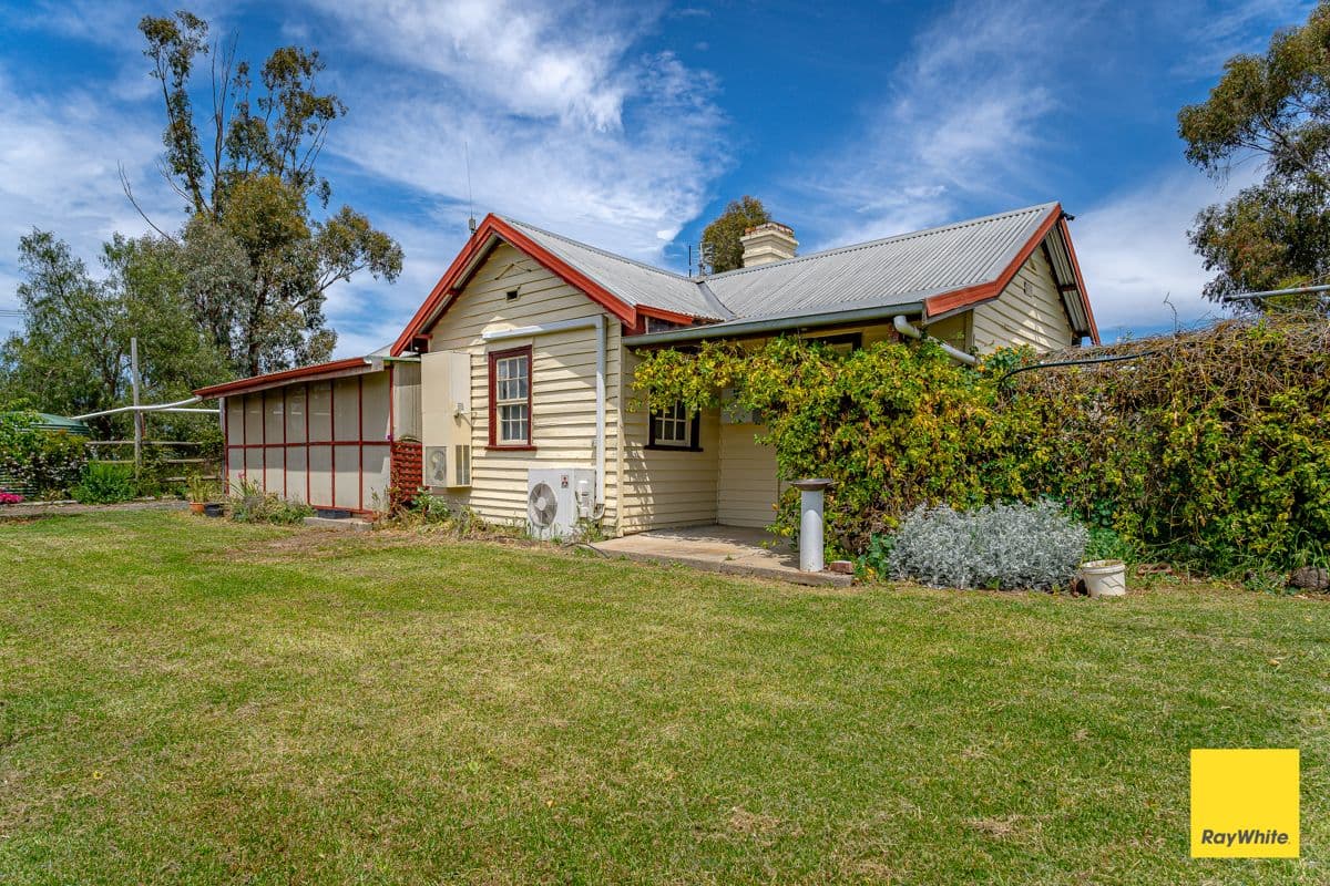 9 Railway Ct