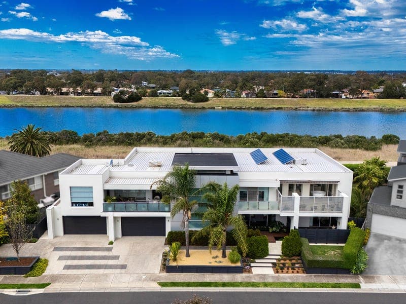 16-18 Riverside West, Patterson Lakes