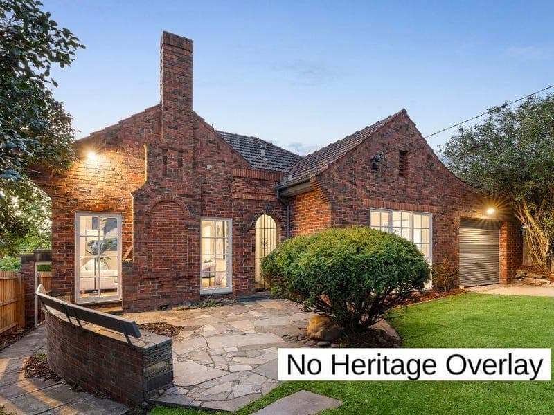 16 Victor Avenue, Kew