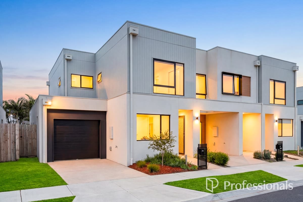 44 Shoreline Crescent