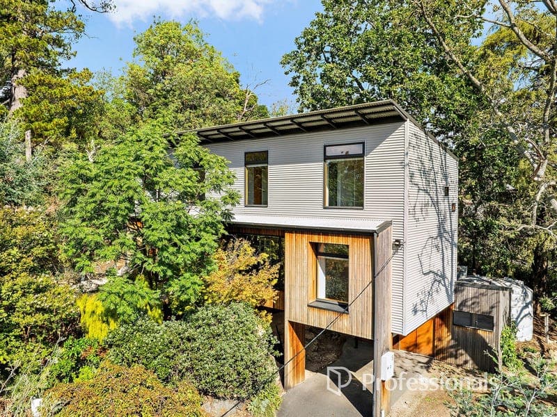 18 Johns Crescent, Mount Evelyn