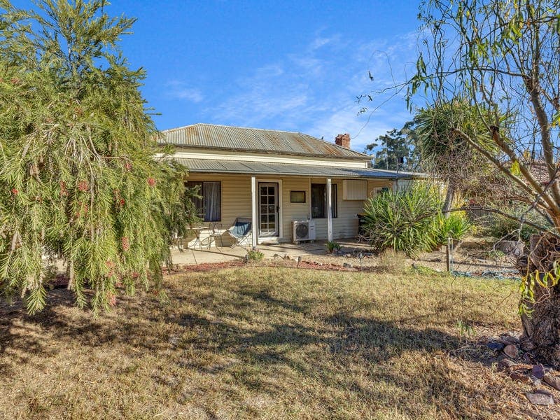 29 Halls Road, Goorambat