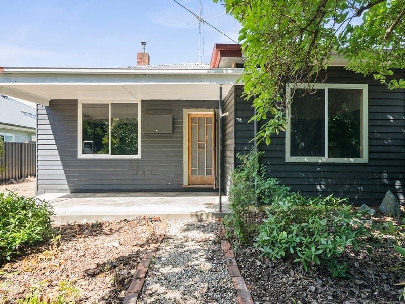 18 ROBERTSON STREET