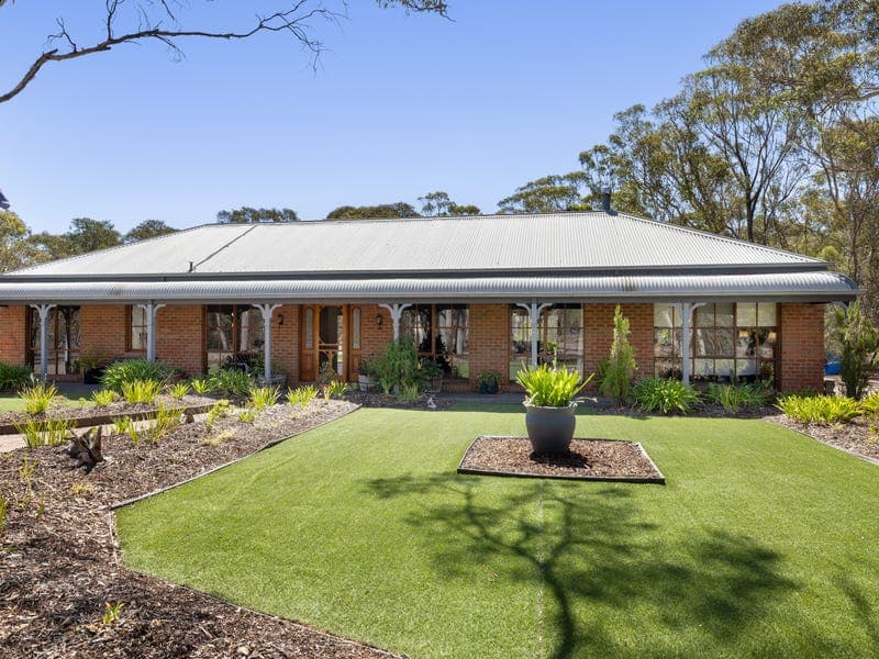 40 Canopus Circuit, Long Forest