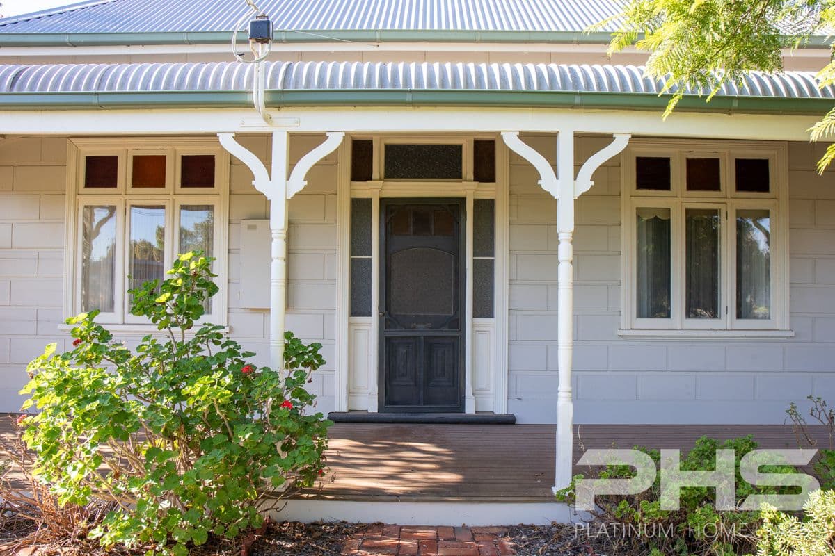 15 MURRABIT STREET