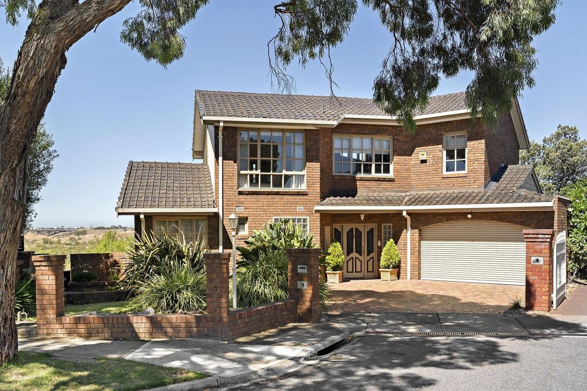 12 TIFFANY COURT