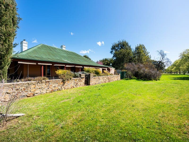 12 Clarke Lane, Newstead