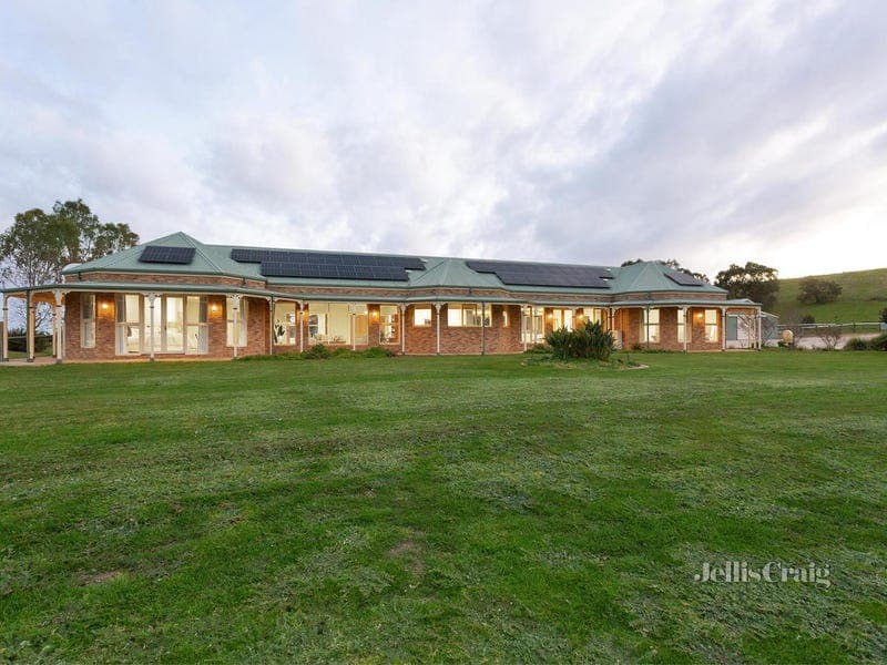 590 Eagles Nest Road, Strathewen
