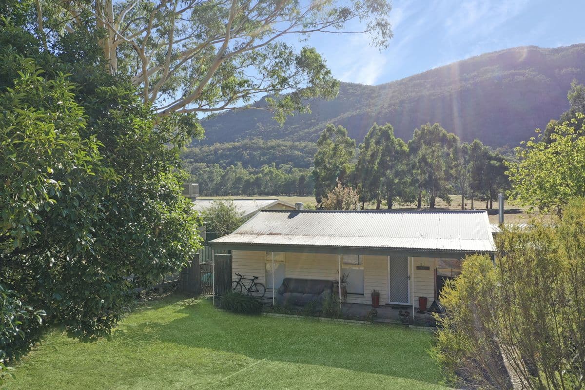 211 Grampians Road
