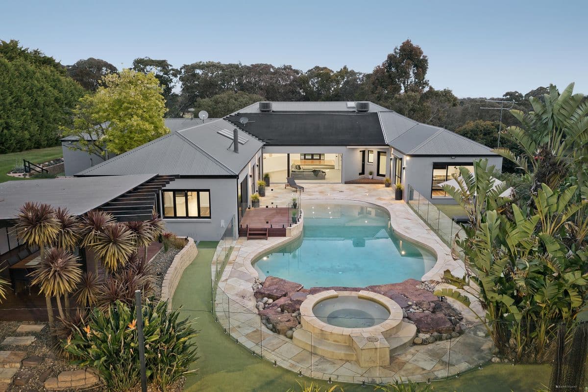 150 NORTH OATLANDS ROAD