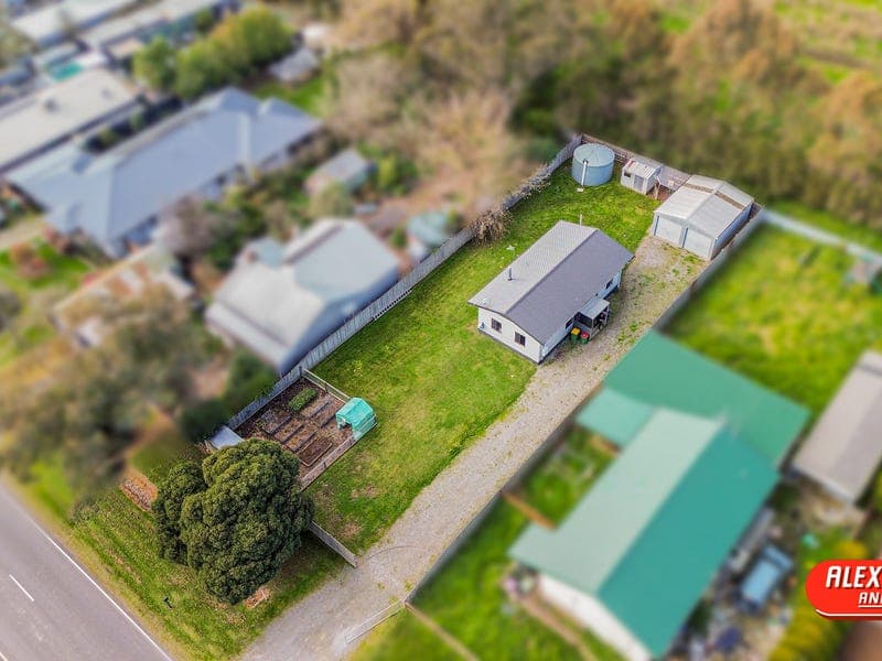 60 Taplins Road, Catani