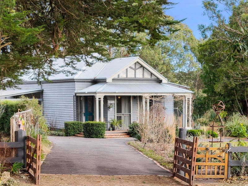 4 Tram Street, Lyonville