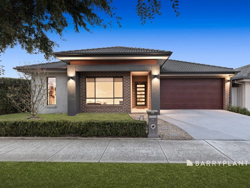 21 Park Central Avenue, Officer