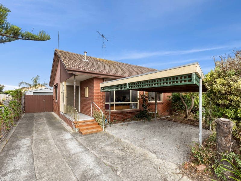 6 Mercury Crescent, Newcomb