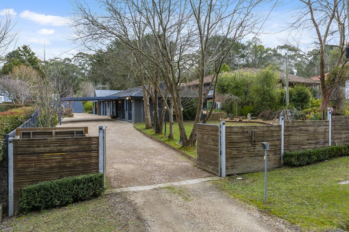 10 Hotham Avenue