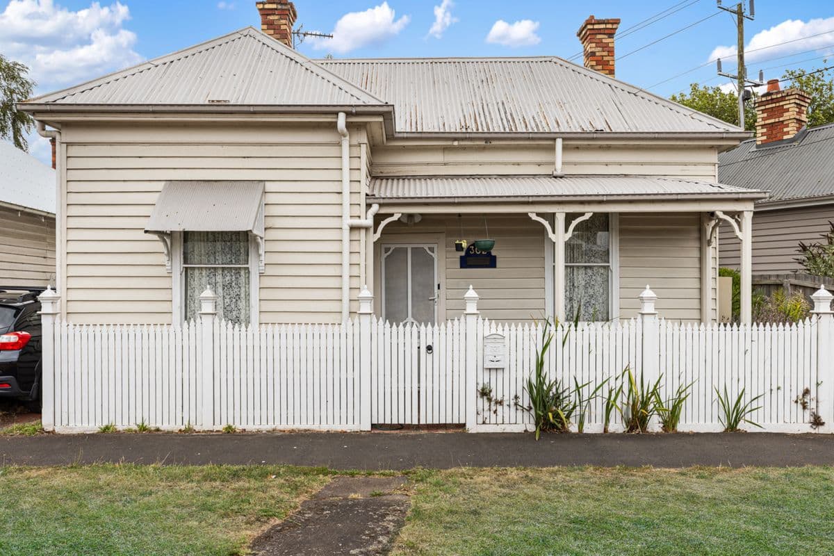 302 Humffray Street South