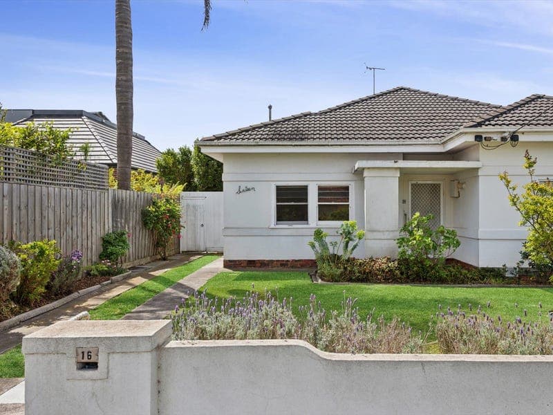 16 Lord Street, Caulfield East