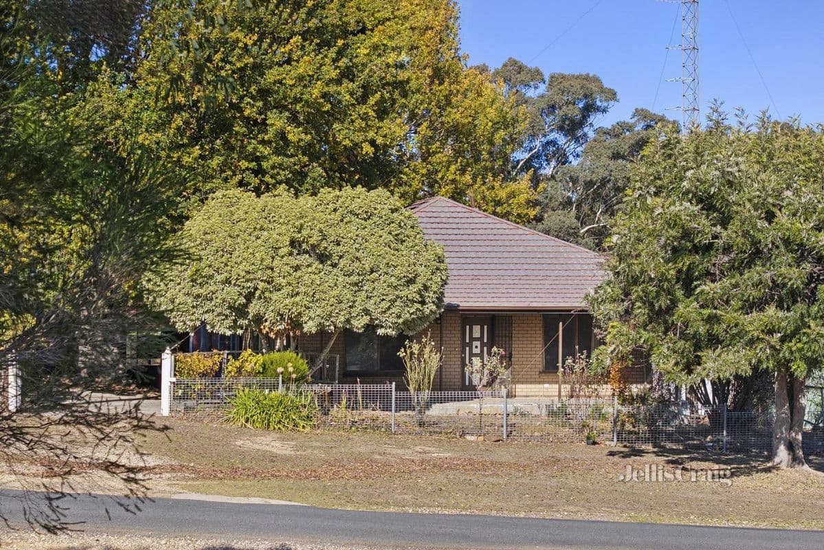 60 CASTLEMAINE STREET