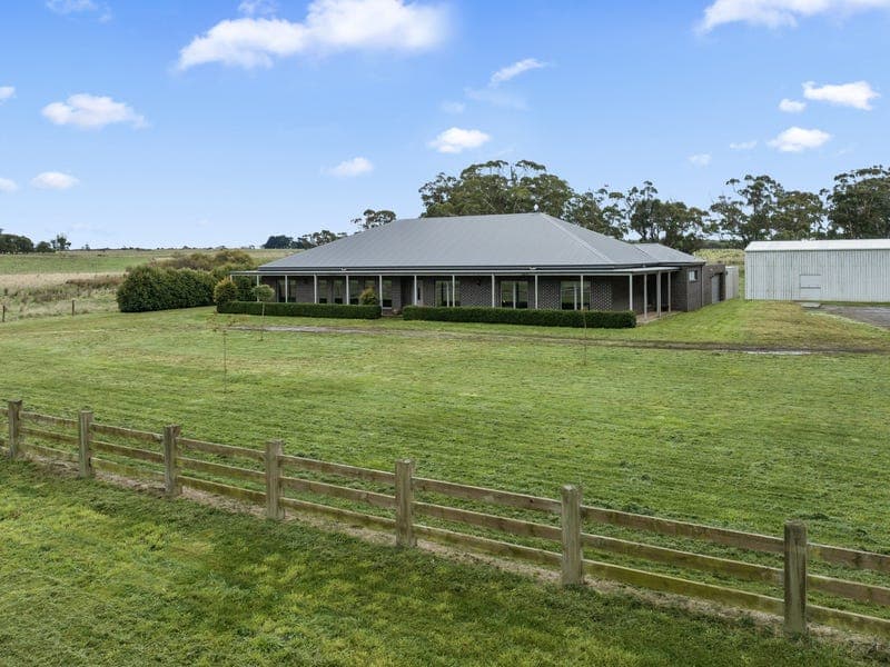 835 Springbank Road, Springbank