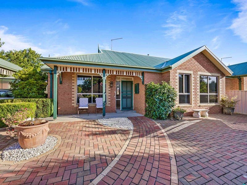 1 Balmoral Drive, Ballarat East