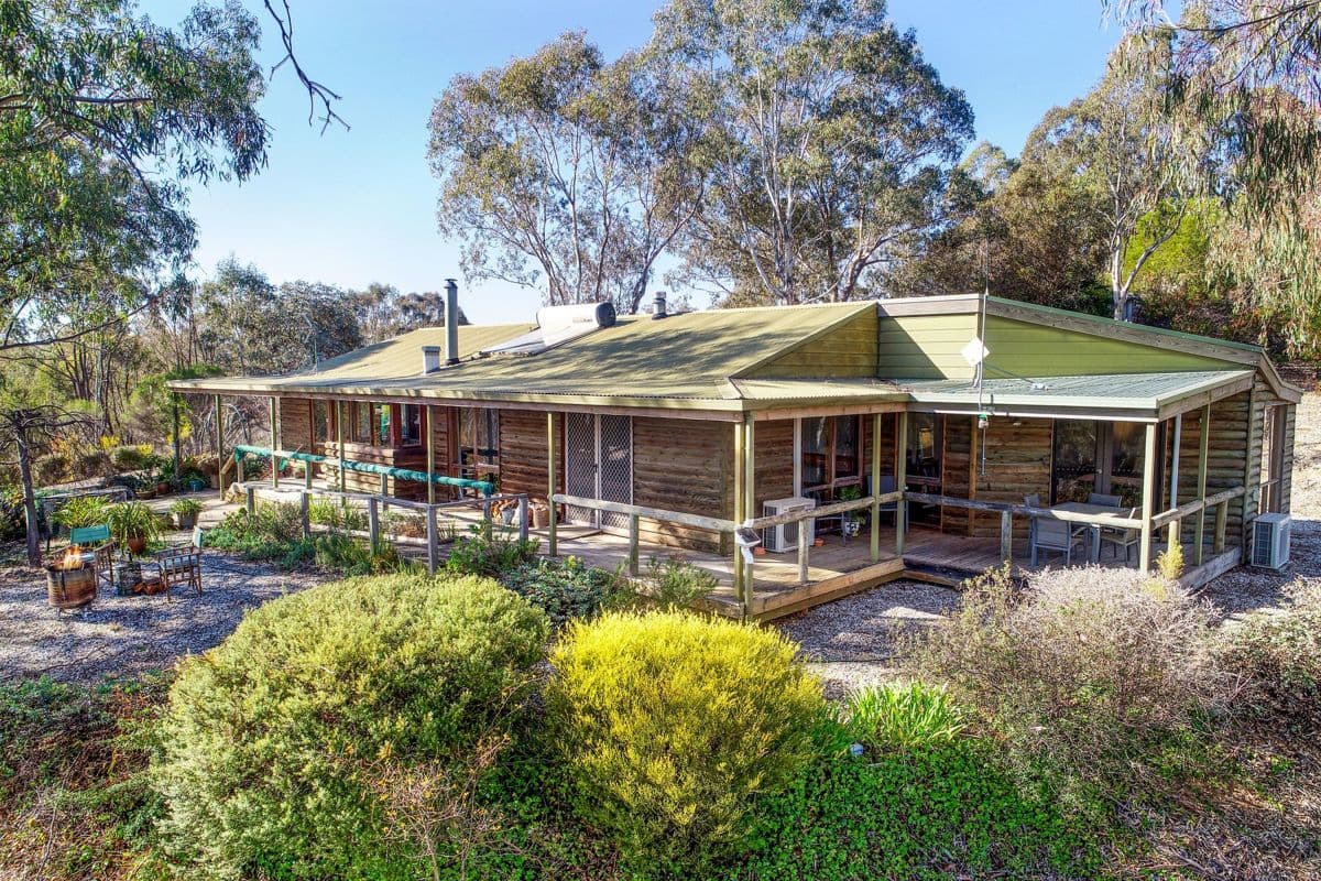 15 McMillan Point Drive