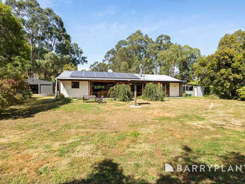 345 Henrys Road, Loch