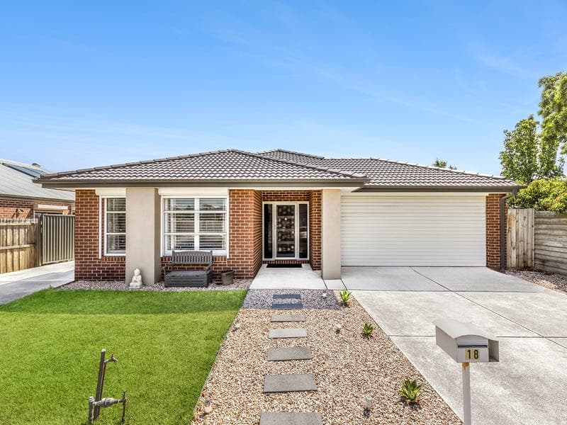 18 Phalaris Park Drive, Lovely Banks